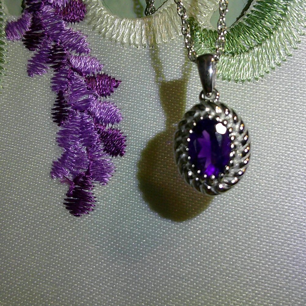 JTV .80ct Oval African Amethyst Sterling Silver Pendant with Chain in Pkg